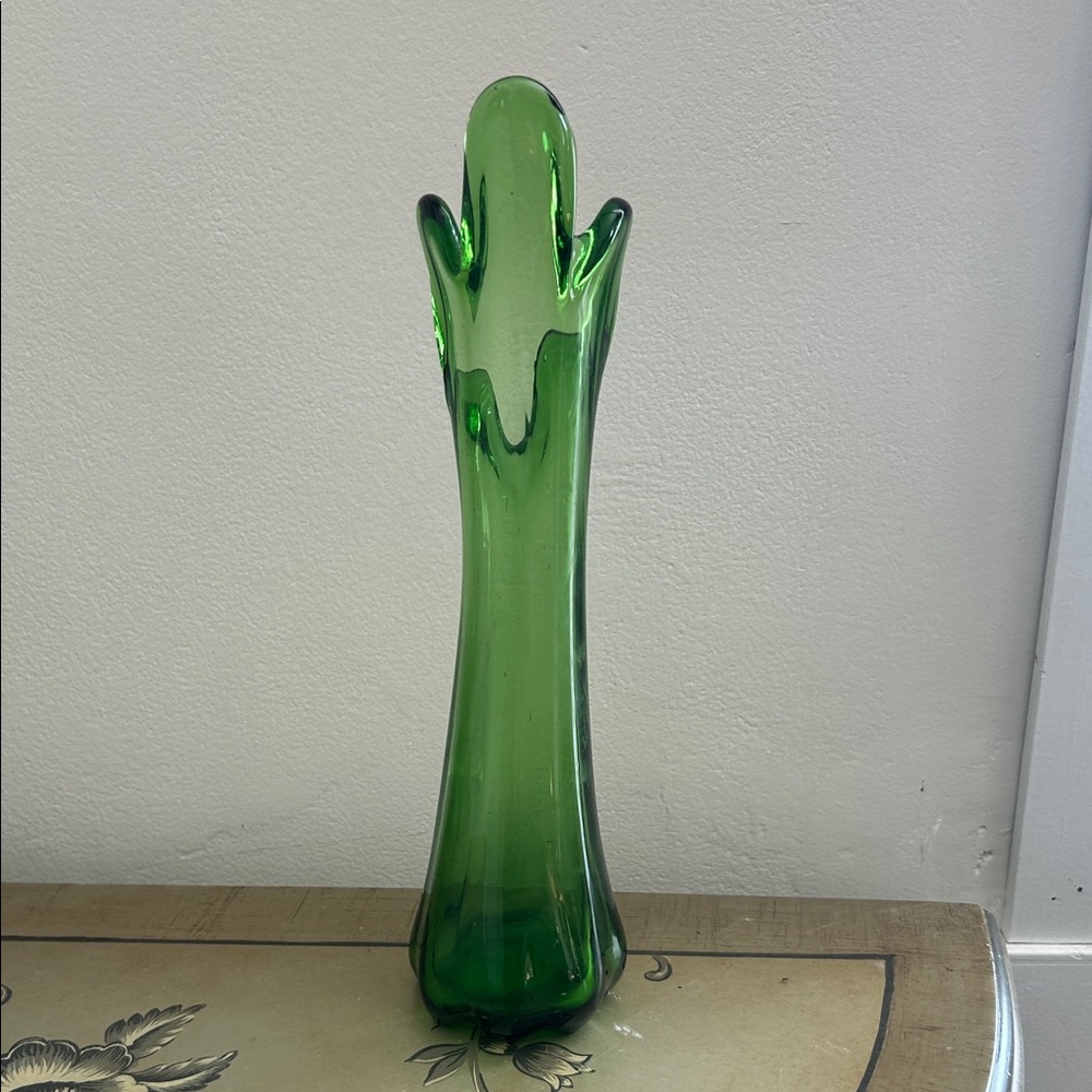 Elegant Green Glass Vase - Picture 3 of 5